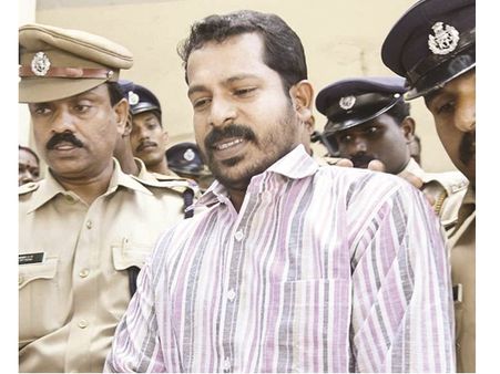 'കൊടി'യുടെ നിറം ചുവപ്പായതിനാല്‍ ജയിലില്‍ കിടക്കേണ്ട: കൊടി സുനിക്ക് വീണ്ടും പരോള്‍