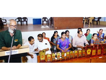 മികച്ച ഭരണ നേട്ടം; തദേശ ഭരണ സമിതിയെ സഹായിച്ച ജീവനക്കാരെയും ഉദ്യോഗസ്ഥരേയും അനുമോദിച്ചു