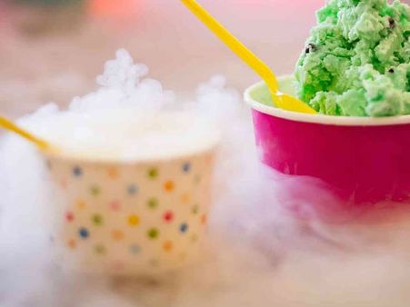 പുക വരുന്ന ഐസ്ക്രീം കഴിച്ചാൽ പ്രശ്നമുണ്ടോ? സ്വന്തം റിസ്ക്കിൽ കഴിക്കണമെന്ന് ഭക്ഷ്യസുരക്ഷാ വകുപ്പ്!