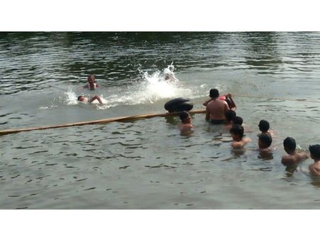 അഗ്‌നിശമനസേന വിദ്യാര്‍ഥികള്‍ക്കായി നടത്തുന്ന നീന്തല്‍ പരിശീലനം തടയാൻ സാമൂഹ്യ വിരുദ്ധരുടെ ശ്രമം