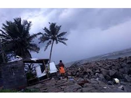 ഓഖി ദുരന്തനിവാരണം; ഉദ്യോഗസ്ഥരെ ആദരിച്ച് ജില്ലാ കലക്റ്റര്‍