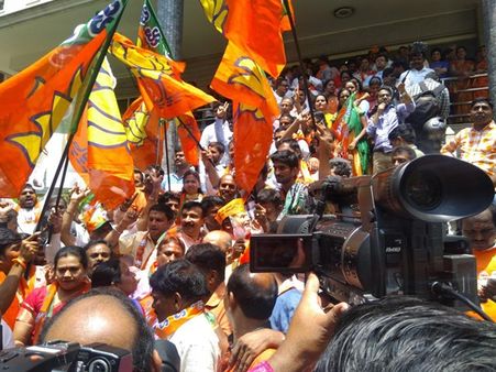 ഭൂരിപക്ഷം ഉറപ്പിക്കാന്‍ ലിംഗായത്ത് എംഎല്‍എമാരില്‍ സ്വാധീനം ചെലുത്താന്‍ ബിജെപി