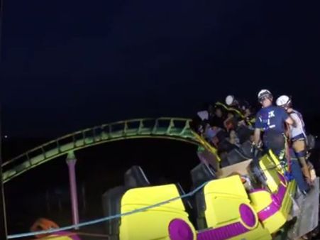 അമ്യൂസ്മെന്റ് പാർക്കിലെ റോളർ കോസ്റ്റർ നിശ്ചലമായി! 60 യാത്രക്കാർ തലകീഴായി കിടന്നത് രണ്ട് മണിക്കൂർ...