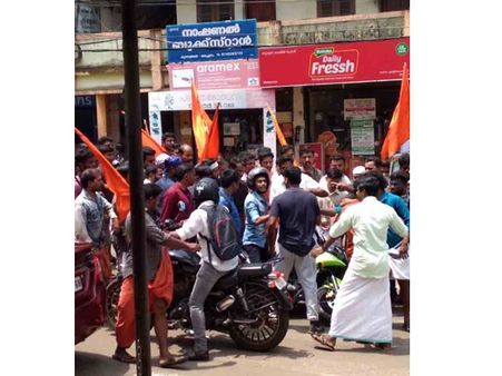 മലപ്പുറം പ്രസ്‌ ക്ലബ്ബ് അക്രമിച്ച കേസില്‍ രണ്ട് ആര്‍എസ്എസ് പ്രവര്‍ത്തകര്‍ അറസ്റ്റില്‍