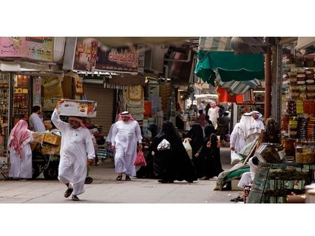 സൗദി കടകള്‍ രാത്രി നേരത്തേ അടക്കണമെന്ന് നിര്‍ദേശം; വിശദീകരണവുമായി മന്ത്രാലയം