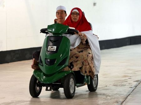 മക്കയിലും മദീനയിലും തീര്‍ഥാടകര്‍ക്ക് ആശ്വാസമായി സൗജന്യ ഇലക്ട്രിക് സ്‌കൂട്ടറുകള്‍