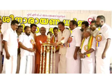 ശ്രീനാരായണ ഗുരുവിനെ നവോത്ഥാന നായകനായും വിപ്ലവകാരിയും ആക്കുന്നുവെന്ന് അരയകണ്ടി സന്തോഷ്