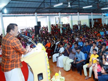 ഗുരുവിന് പിറക്കാതെ പോയ സന്താനമായിരിക്കണം വിദ്യാർത്ഥി - സുരേഷ്‌ഗോപി എംപി