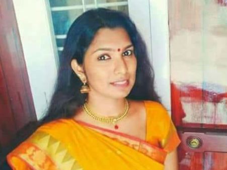 കോട്ടയത്ത് കാറും ബൈക്കും കൂട്ടിയിടിച്ച് വാർത്താ അവതാരക മരിച്ചു...