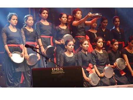 'പെണ്‍ദിന'മായി പൊന്‍കതിര്‍ മെഗാ എക്‌സിബിഷനിലെ കലാവേദി