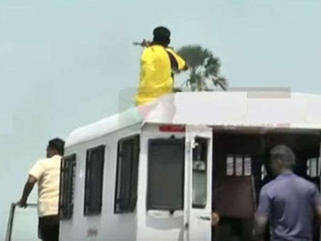 തൂത്തുകുടിയിൽ വീണ്ടും വെടിവെപ്പ്; മൂന്ന് പേരുടെ നില ഗുരുതരം, കലക്ടർക്കും എസ്പിക്കും സ്ഥലം മാറ്റം