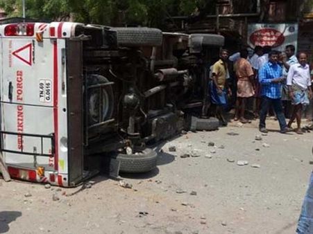 തൂത്തുക്കുടി സമരം; പോലീസ് വെടിവെപ്പിൽ 11 പേർ മരിച്ചു, യുദ്ധക്കളം... സമരത്തിന് സിപിഎം പിന്തുണ!