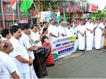 ഇടതു സര്‍ക്കാരിന്റെ വാര്‍ഷികം: നിയോജകമണ്ഡലങ്ങളില്‍ യുഡിഎഫ് വഞ്ചനാദിനാചരണം നടത്തി