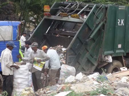 ബെംഗളൂരു ചീഞ്ഞ് നാറും: സമര ഭീഷണിയുമായി ട്രക്ക് ഉടമകള്‍, ബിഎംപിസി നല്‍കാനുള്ളത് കോടതികള്‍