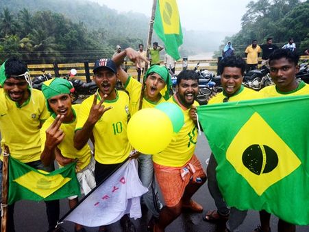 ബ്രസീൽ ആരാധകരുടെ ആവേശം.. അര്‍ജന്റീനക്കാരുടെ നിരാശ.. മലപ്പുറത്തെ ഫുട്ബോൾ ചർച്ചകൾ, ചിത്രങ്ങൾ കാണാം..!!