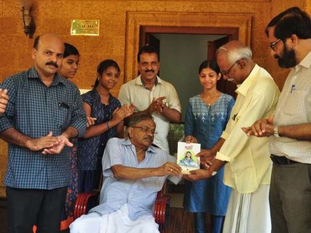 മലപ്പുറത്തെ 90കുട്ടികള്‍ എഴുതിത കഥ-കവിതാസമാഹാരങ്ങള്‍ 'ചെപ്പ്' പ്രസിദ്ധീകരിച്ചു, എംടി പ്രകാശനം ചെയ്തു