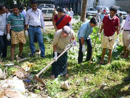 വയനാട് കലക്‌ട്രേറ്റ് മഴക്കാല പൂര്‍വശുചീകരണത്തിന്റെ ഭാഗമായി വൃത്തിയാക്കി
