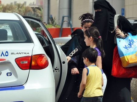 13 ലക്ഷം പ്രവാസി ഡ്രൈവര്‍മാര്‍ക്ക് ജോലി പോവും; വീട്ടുഡ്രൈവര്‍മാരായി വനിതകളെ വയ്ക്കില്ലെന്ന് സൗദി മന്ത്രാലയം