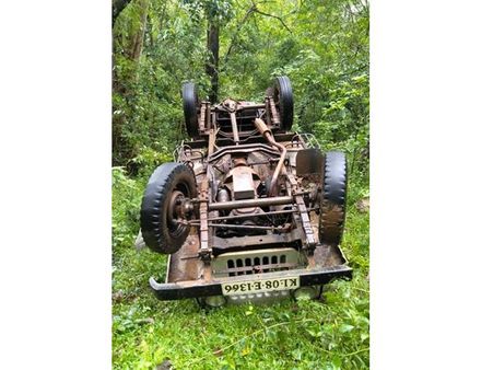 മാമലക്കണ്ടത്ത് കാട്ടാന ശല്യം തുടരുന്നു: ജീപ്പ് കുത്തി മറിച്ചിട്ടു, ആക്രമിച്ചത് കുട്ടിയാന!