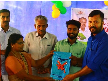 കുറിഞ്ഞി ഗവണ്‍മെന്റ്‌ യു പി സ്കൂളിൽ എസ്എഫ്ഐ ലൈബ്രറി ഒരുക്കിക്കൊടുത്തു