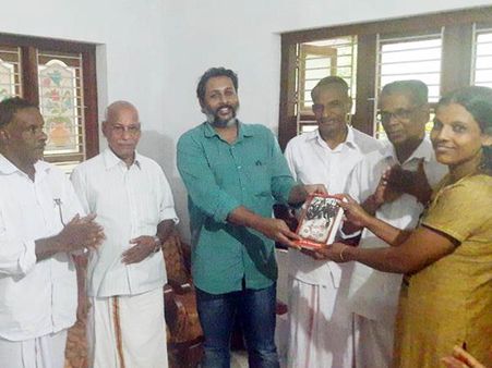വായനക്കാരെ തേടി പുസ്തകങ്ങള്‍ വീടുകളിലേക്ക്: എരവട്ടൂര്‍ ജനകീയ വായനശാലയുടെ വേറിട്ട മാതൃക