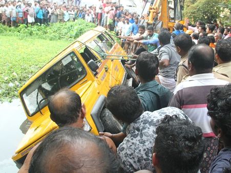 അപകടകാരണം വാഹനത്തിന്റെ അമിത വേഗതയും അശ്രദ്ധയും; വാഹനത്തിന്റെ ഡ്രൈവറുടെ ലൈസന്‍സ് റദ്ദാക്കും