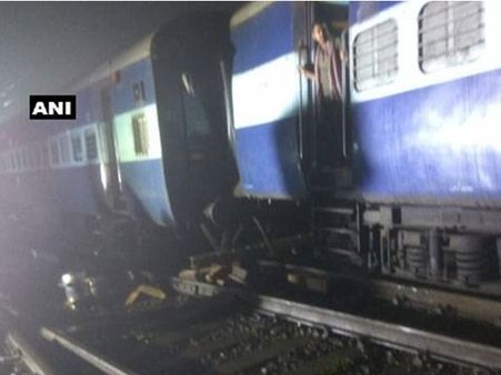 കനത്ത മഴ; മുംബൈയില്‍ ട്രെയിന്‍ പാളം തെറ്റി