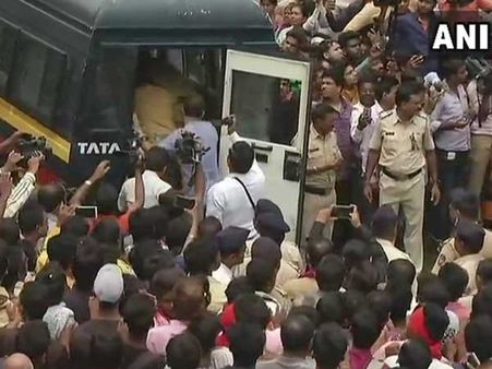 ആർഎസ്എസ് ആസ്ഥാനത്ത് ബിജെപി പ്രവര്‍ത്തകനേയും കുടുംബാംഗങ്ങളേയും കൊലപ്പെടുത്തി! കൊന്ന് തള്ളിയത് 5 പേരെ!