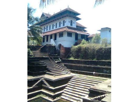 പള്ളികളില്‍ വെള്ളം ഉപയോഗത്തിന് നിയന്ത്രണം പ്രാര്‍ത്ഥനാ മുഖരിതമായി റമദാനിലെ മൂന്നാമത്തെ വെള്ളി