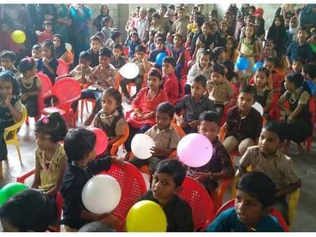 നിപാ വൈറസ് ഭയമാകന്നു;പുതുമണം മാറാത്ത പുസ‌്തകങ്ങളും പുത്തൻ കുടകളും ബാഗുകളുമായി കുരുന്നുകൾ അറിവിന്റെ അക്ഷരം നുണയാൻ വിദ്യാലയങ്ങളിലേക്ക‌്