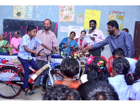 പ്ലാസ്റ്റിക് വിമുക്ത പരിസ്ഥിതിയെന്ന സന്ദേശവുമായി വിദ്യാര്‍ത്ഥികള്‍ക്കായി മിഠായി കടലാസ് പെറുക്കല്‍ മത്സരം നടത്തി