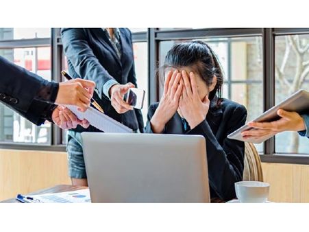 ഉച്ചഭക്ഷണം കഴിക്കാന്‍ മൂന്ന് മിനുട്ട് നേരത്തേ ഇറങ്ങിയ സര്‍ക്കാര്‍ ഉദ്യോഗസ്ഥന് ശിക്ഷ