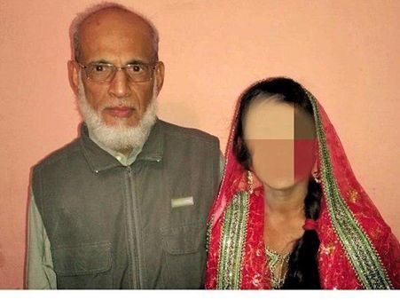 77കാരനായ ഒമാനിക്കൊപ്പം സന്തോഷവതിയെന്ന് 16 കാരി.. ഇനി ഇന്ത്യയിലേക്ക് ഇല്ല.. പ്രതിഷേധം പുകയുന്നു