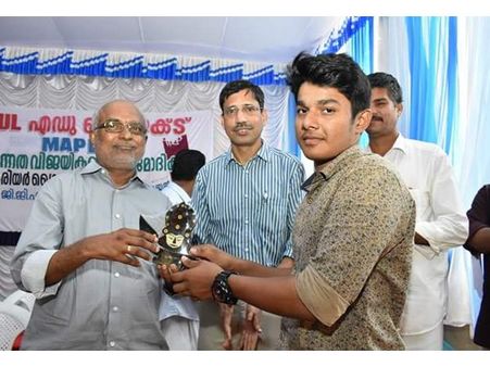 ഊരാളുങ്കല്‍ ലേബര്‍ കോൺട്രാക്‌റ്റേഴ്‌സ് കോ-ഓപ്പറേറ്റീവ് സൊസൈറ്റി: കരിയർ ഗൈഡന്‍സും അനുമോദനവും