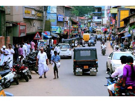 നിപ്പാ: വ്യാപാര മേഖലക്ക് ലക്ഷങ്ങളുടെ നഷ്ടം, പേരാമ്പ്ര പഴയപ്രതാപത്തിലേക്ക് തിരിച്ചു വരുന്നു