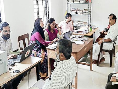 നിപ്പാ ഭീതി ജനങ്ങള്‍ക്ക് ആശ്വാസമായി: വില്ലേജ് ഓഫീസ് കെട്ടിടങ്ങള്‍ തുറന്ന് പ്രവര്‍ത്തനമാരംഭിച്ചു