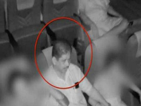 എടപ്പാൾ തീയേറ്റർ പീഡനം; തീയേറ്റർ ഉടമയെ അറസ്റ്റ് ചെയ്തു, മിനിറ്റുകൾക്കുള്ളിൽ ജാമ്യം...