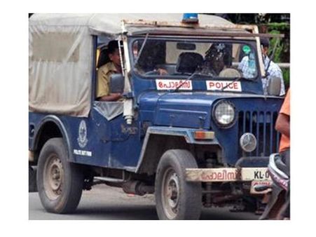 കൈവിലങ്ങുകളും ടോര്‍ച്ചുകളും കരുതണം: ജീപ്പില്‍ നാലുപേര്‍ വേണം, പട്രോളിങില്‍ ഡിജിപി സര്‍ക്കുലര്‍