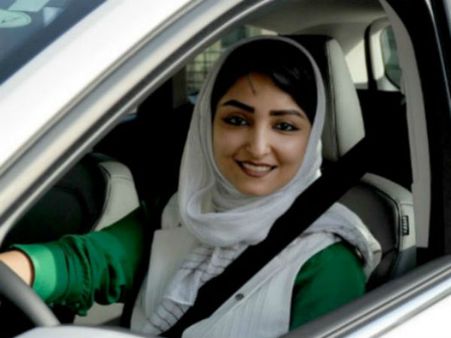 മുഖം മിനുക്കി സൗദി അറേബ്യ; ചരിത്ര പിറവിയില്‍ ഞായര്‍, ജോലി സാധ്യത വര്‍ധിക്കും!! തിരിച്ചടിക്കുമോ?