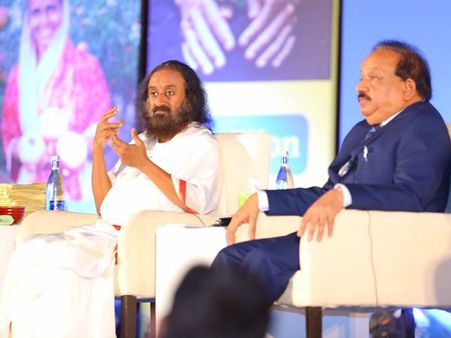 മരവും മലയും മാത്രമല്ല, നമ്മളും പരിസ്ഥിതിയുടെ ഭാഗമാണ്: ജീവനകല ആചാര്യന്‍ ശ്രീ ശ്രീ രവിശങ്കര്‍