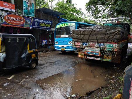 തിക്കേറിയ ടൗണായ ഓര്‍ക്കാട്ടേരിയില്‍; അനധികൃത പാര്‍ക്കിങ്ങ് ഗതാഗതക്കുരുക്ക് പതിവാകുന്നു