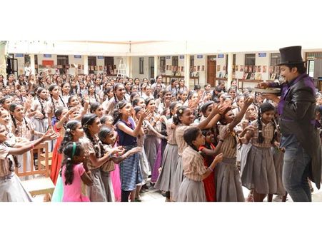 വയനാടിൽ വായനാവാരാചരണത്തിന് വര്‍ണാഭമായ തുടക്കം;അറിവും വായനയും കോര്‍ത്തിണക്കിയ മായാജാലം ശ്രദ്ധേയമായി