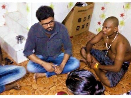 തൂത്തുകുടി സമരത്തില്‍ മരിച്ചവരുടെ കുടുംബാംഗങ്ങളെ നടന്‍ വിജയ് സന്ദര്‍ശിച്ചു