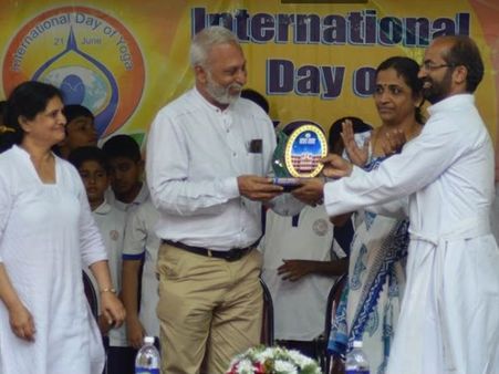 ആർട് ഓഫ് ലിവിങ് കേരളയുടെ നേതൃത്വത്തിൽ വിദ്യാർത്ഥികൾക്ക് സൗജന്യ യോഗപരിശീലനം