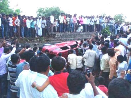 കര്‍ണാടകയില്‍ ഗൂഗ്ള്‍ ജീവനക്കാരനെ ജനക്കൂട്ടം അടിച്ചുകൊന്നു; ഖത്തറുകാരനെ മര്‍ദ്ദിച്ച് അവശനാക്കി