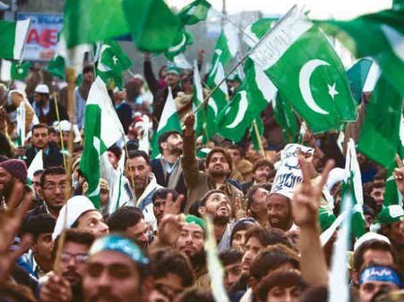 പാകിസ്താനെ രക്തത്തില്‍ മുക്കി പോളിങ് ദിനം; ചിന്നിച്ചിതറി മൃതദേഹങ്ങള്‍!! വെടിവയ്പ്, സംഘര്‍ഷം