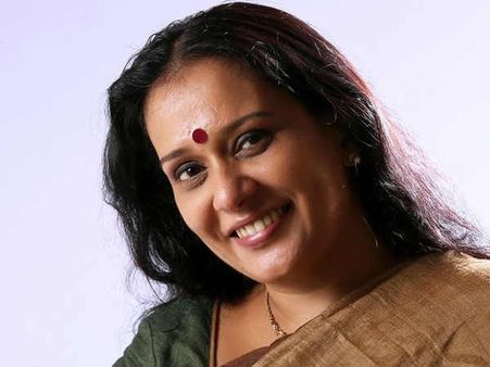 'എന്റെ വീട്ടിലായിരുന്നെങ്കില്‍ പുറത്താക്കിയേനെ...' ദിലീപ് വിഷയത്തില്‍ 'അമ്മ' പറഞ്ഞത് നുണ