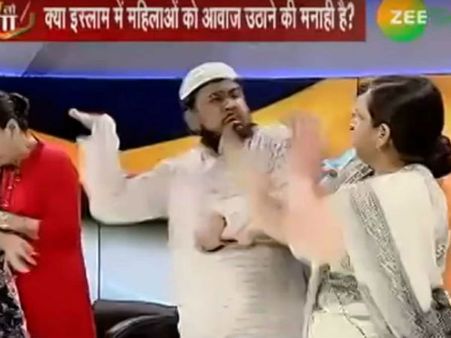 ചാനല്‍ ചര്‍ച്ചയ്ക്കിടെ കൂട്ടത്തല്ല്; സ്ത്രീ ഉസ്താദിനെ മുഖത്തടിച്ചു, ഉസ്താദ് നിരവധി തവണ തിരിച്ചുതല്ലി