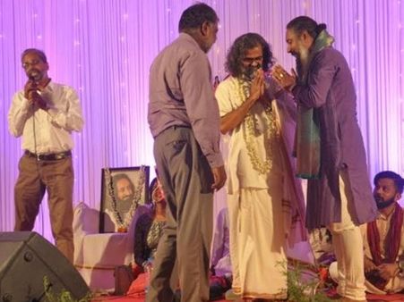 പരിസ്ഥിതി -വന്യജീവി സംരക്ഷണ സേവനം: വിജയ് നീലകണ്ഠന് ആർട് ഓഫ് ലിവിങ് ആദരവ്