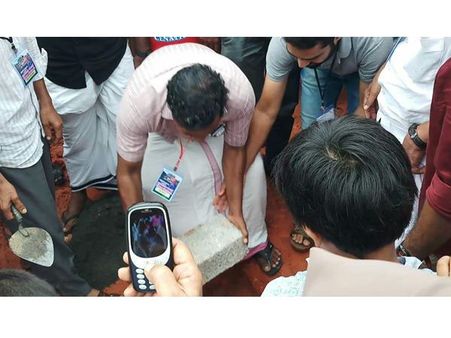 കുറ്റ്യാടിയിൽ ബാഡ്മിന്റൺ സ്റ്റേഡിയത്തിന് തറക്കല്ലിട്ടു: കായിക കേരളത്തിന് വാഗ്ധാനം!